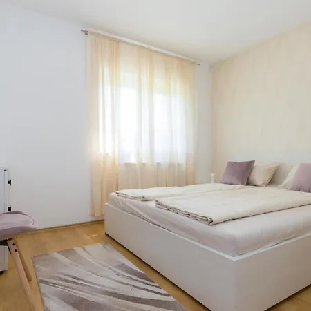 Ferienhaus Lovely In *